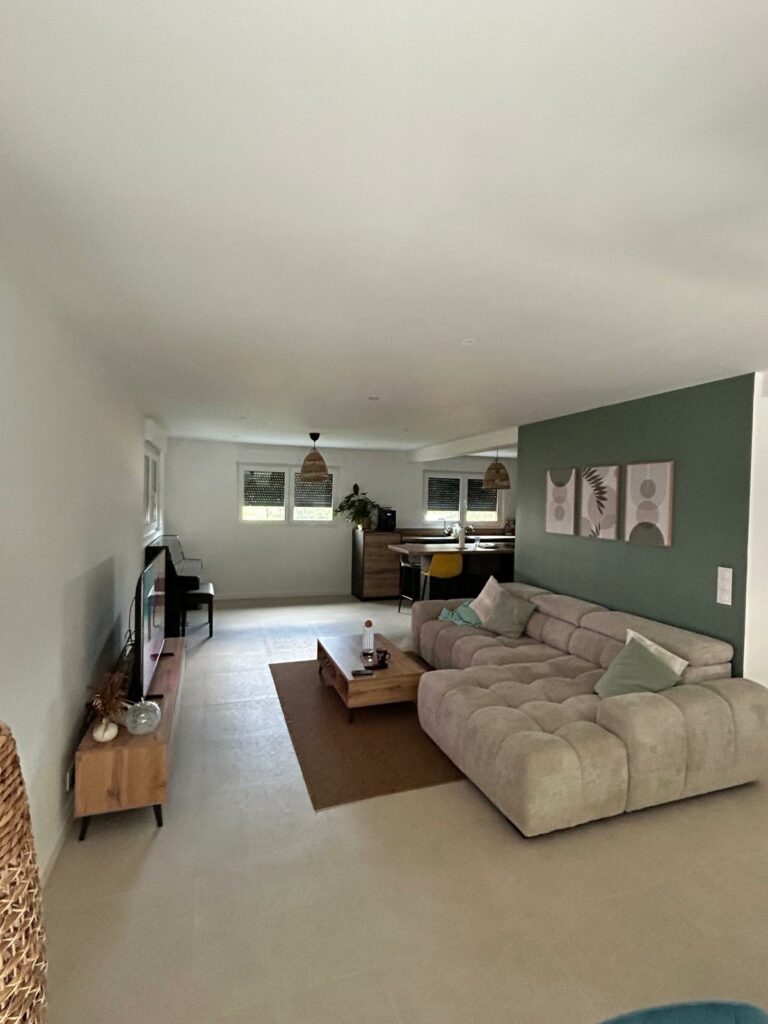 Salle de vie maison individuelle contemporaine MetAtipi